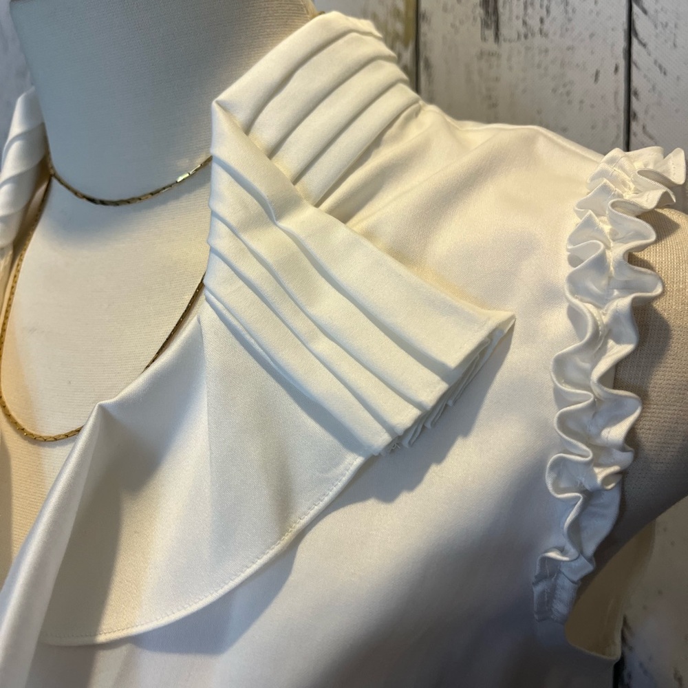 Antonio Melani NEW White Ruffled sleeveless Blouse size small - Picture 3 of 5
